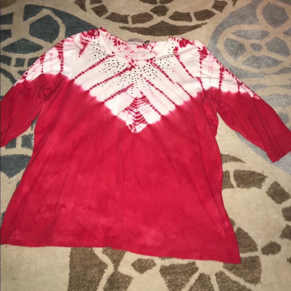 A pink and white medium length sleeve